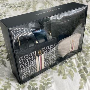 Tommy Hilfiger Purse Set